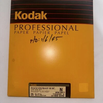 Papel Kodak Professional 25 8x10 polegadas 20,3x25,4 cm preto e branco SEMI-MATT16106-02H5MM - Imagem 1 de 3