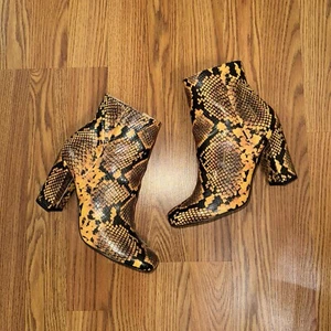 Botín Steve Madden Piel de Serpiente Pixie Talla 7.5 Amarillo Repujado Moda Botín - Imagen 1 de 6