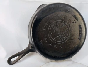 Antique GRISWOLD #7 Cast Iron Skillet Large Block Logo 701 D DBL Pouring Spout - Picture 1 of 9