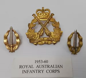 1953-60 Royal Australian Infantry Corps Hat Badge plus pair of Collar Badges - Picture 1 of 4