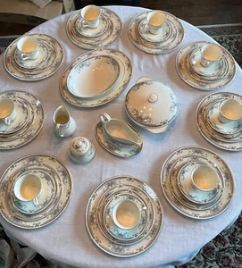 Royal Doulton Juliet Fine English Bone China, 9 Dinner 5 Pc Set plus serving pcs - Picture 1 of 13