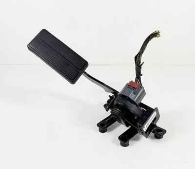 2003–2004 Ford F-250 F-350 6.0L Powerstroke Accelerator Gas Pedal 3C44-9F836-AC - image 1 of 4