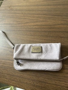 Simply Vera Gray Clutch Wristlet Purse Magnetic Zipper Soft Leather Like - Picture 1 of 7