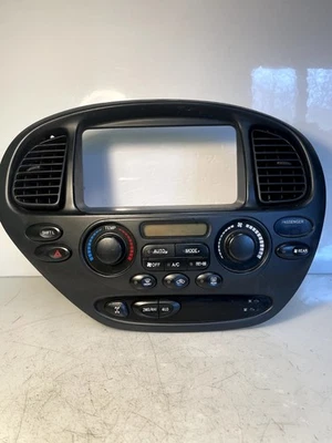 2001-2004 Toyota Sequoia Climate Control/Air Vents OEM II1-N48 - Image 1 of 4