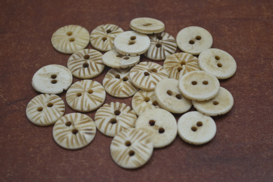 100 PCS STRIPE BROWN ROUND BUFFALO BONE SEWING BUTTONS 5/8" #T-363C - Image 1 of 1