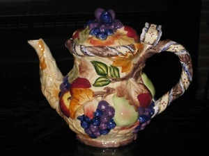 INTERESTING DETAILED DECORATIVE COLLECTIBLE TEAPOT -- FREE SHIPPING!!! - Picture 1 of 12