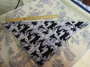 Bandana/bufanda con patrón de camuflaje negro, blanco y gris - Imagen 1 de 3