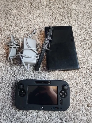 Nintendo Wii U Deluxe 32GB Console w/ More 10x Games &  Accessories - Tested - Image 1 of 4