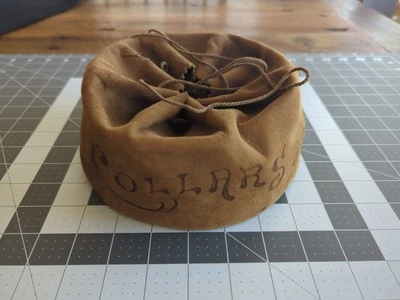 Antiguo estuche de cuero de gamuza de la década de 1910 y 1920 para collares desmontables Foto 1 de 4