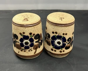 Vintage Mexican Tonala Stoneware S & P Shakers Signed Netzi - Picture 1 of 7