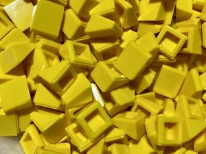 Lote de piezas Lego x (50) ~ pendiente amarilla 30 1 x 1 x 2/3 ~ Nº# 54200 - Imagen 1 de 1