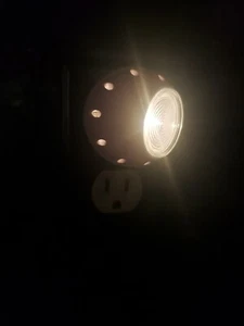 Set of 4. Contemporary Plug in LED Night Light, Auto Dusk to Dawn Sensor. 0.5 W. - Picture 1 of 12