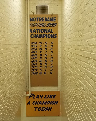 PLAY LIKE A CHAMPION NOTRE DAME FIGHTING IRISH FOOTBALL 8X10 PHOTO - Image 1 of 1