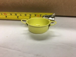Dollhouse miniature Enameled Yellow Metal Soup Pot - Imagen 1 de 3