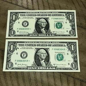 Fehler Fehldruck Off Center Star Note aufeinanderfolgendes Paar 1 $ One Dollar Schein ausgefallen - Bild 1 von 4