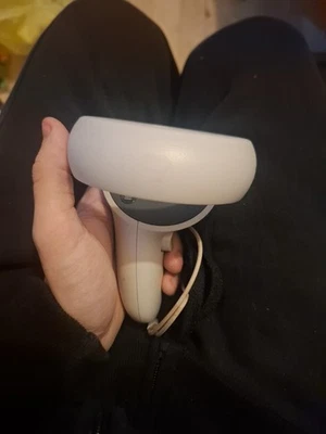 Oculus Quest 2 Left Hand Controller - Image 1 of 4