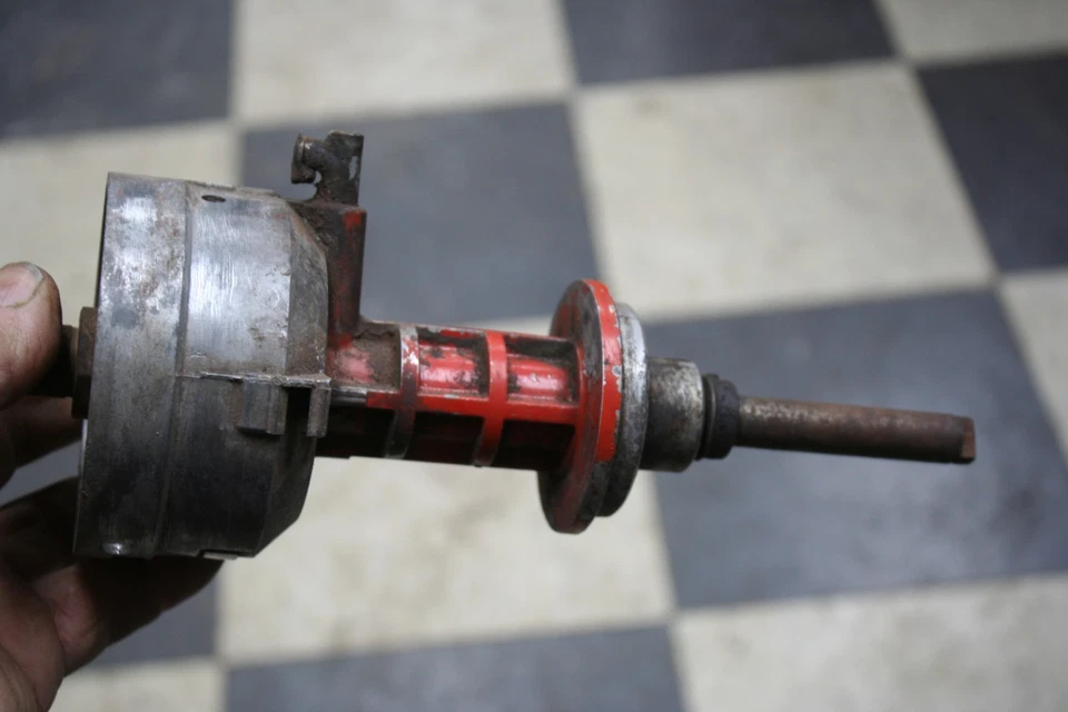 Dodge D100 D200 1967 V-8 distribuidor original #24448 piezas eje carcasa pesos Foto 1 de 4