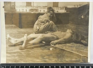 Tronchetti ragazzi senza camicia rigonfiamento muscolare carino uomo gay int piedi nudi bella ragazza #4436 - Foto 1 di 3