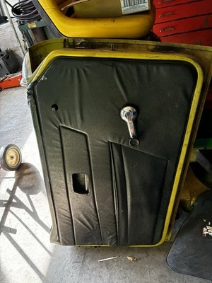 Panel de puerta de conductor Triumph TR6 negro 1974-1976 se ve bien el respaldo está usado Foto 1 de 4