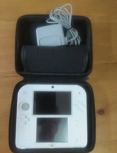 Nintendo 2DS New Super Mario Bros. 2 Special Edition. Consola blanca y roja. - Imagen 1 de 15