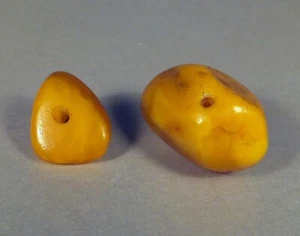 2 antike natürliche BERNSTEIN PERLEN aus Marokko BALTIC AMBER BEADS Butterscotch - Bild 1 von 6