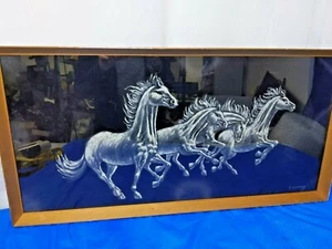 Studie über galoppierende Pferde weißes Acryl auf schwarzem Stoff I Lindsay langes Gemälde - Bild 1 von 8