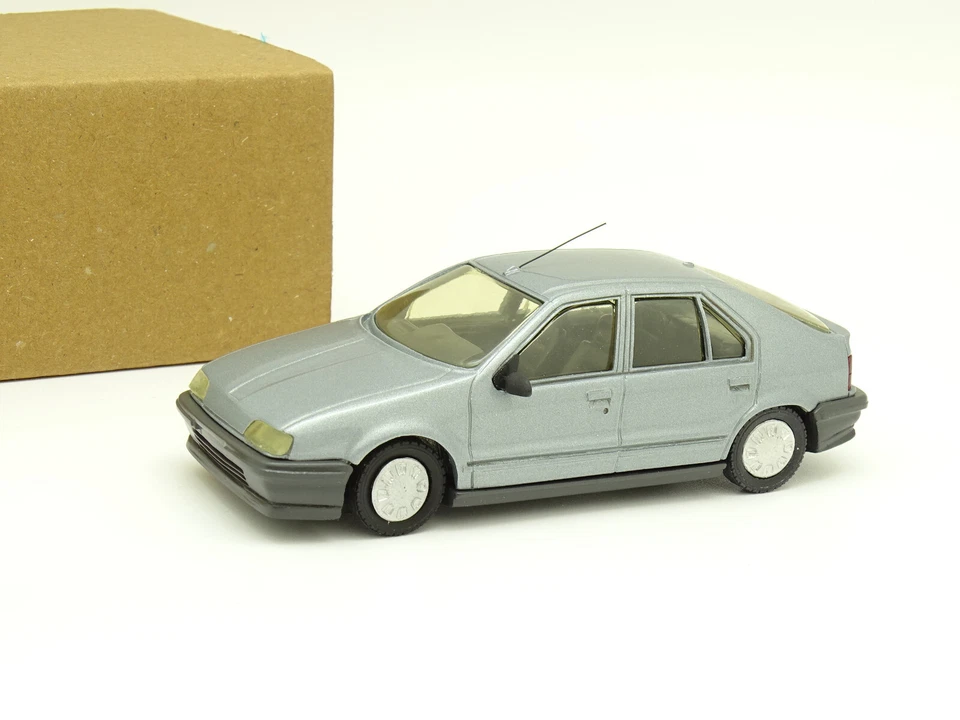 Héco Modelli Resina 1/43 - Renault 19 Fase 1 5 Porte Grigia - Immagine 1 di 2