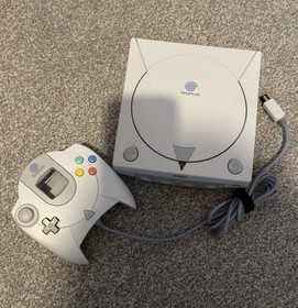 Sega Dreamcast Console PAL &ndash; Boxed with Manuals Mint Condition With Accessories.