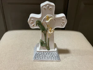 Porzellankreuz mit schöner Calla Lilly’s.Ein Symbol des Christusopfers. EG - Bild 1 von 4