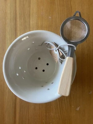 MUD PIE BISTRO COLLECTION BERRY STRAINER BOWL - WHITE STONEWARE --NEW WITH TAG - Image 1 of 4