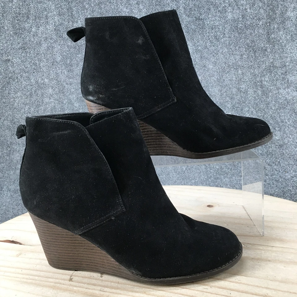 Botas Merona Femininas 9.5 Botas de Tornozelo Salto Cunha Casual Preto Camurça Pull On - Imagem 1 de 4