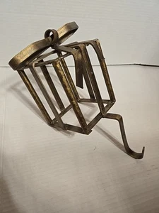 Strumpfhalter Geschenk mit Schleife schweres Eisen, rustikal, messingfarben, Aufhängehaken - Bild 1 von 7
