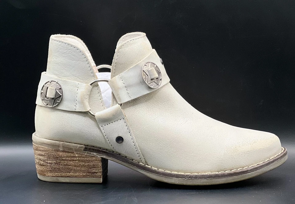 Chinese Laundry Austin 女式短靴 — 第 1/1 张图片