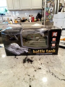 RC Battle Series Battle Tank Fires Bullets - Picture 1 of 14