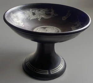 Japanische schwarz glasierte Drachen & Kamon Motiv Keramik Stiel Tasse 8 5/8 "T x 7/4"H - Bild 1 von 20