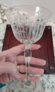 VINTAGE ETCHED CRYSTAL WHITE WINE GLASS WITH FLOWER ETCHING - Picture 1 of 6