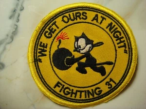 ESCUADRÓN DE COMBATE DE LA MARINA DE ESTADOS UNIDOS VF-31 "TENEMOS EL NUESTRO POR LA NOCHE", PARCHE DE LA GUERRA DE VIETNAM - Imagen 1 de 2