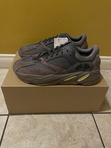 Adidas Yeezy Boost 700 malva