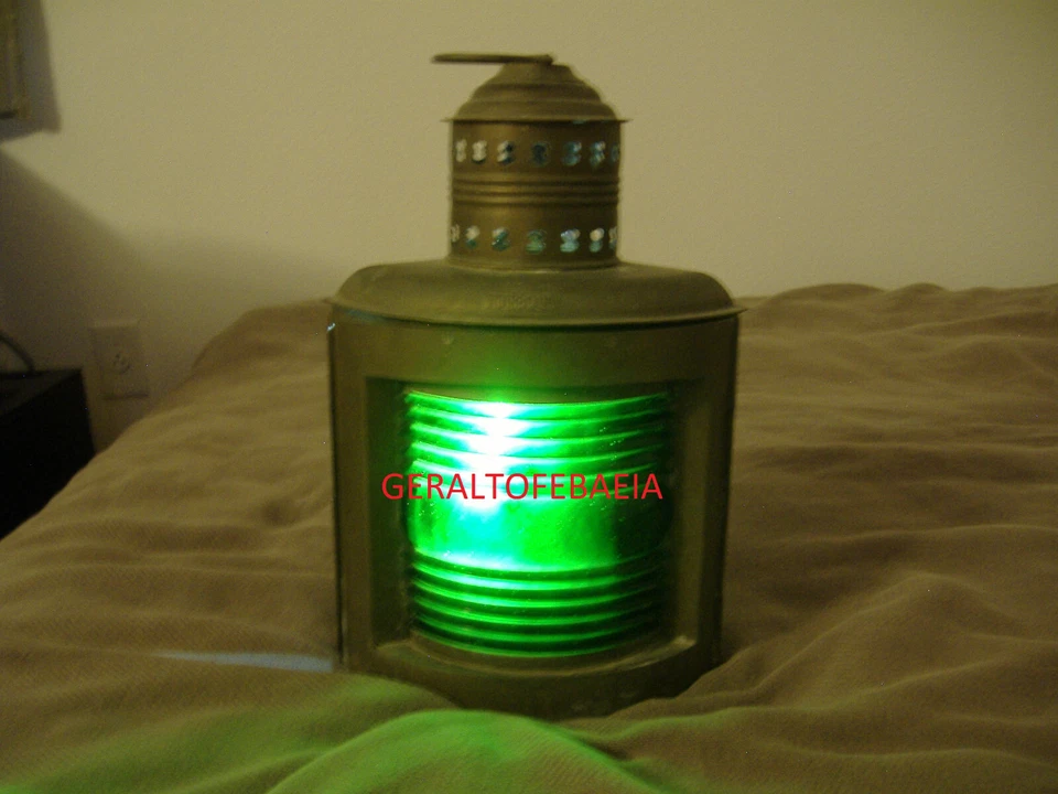 ANTIQUE OIL LAMP, STARBOARD MARITIME LANTERN, BRASS - Image 1 of 4