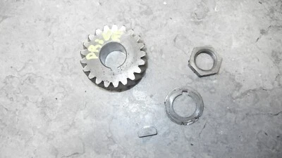 Suzuki TS250 TS 250 1978 Savage engranaje de accionamiento primario con tuerca y llave Foto 1 de 4