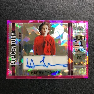 2024 Leaf Metal Pop Century Now Showing Auto Henry Thomas Pink Crystal 4/4 ≈1/1 - Bild 1 von 7