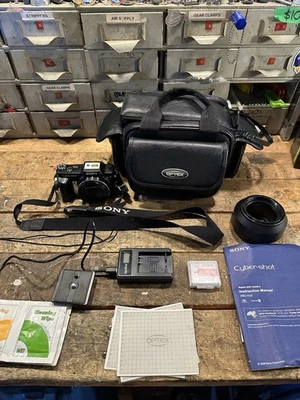 Sony Cybershot DSC-H10 8.1MP Digital Camera with 10x Optical Zoom - Tested Works - Image 1 of 4