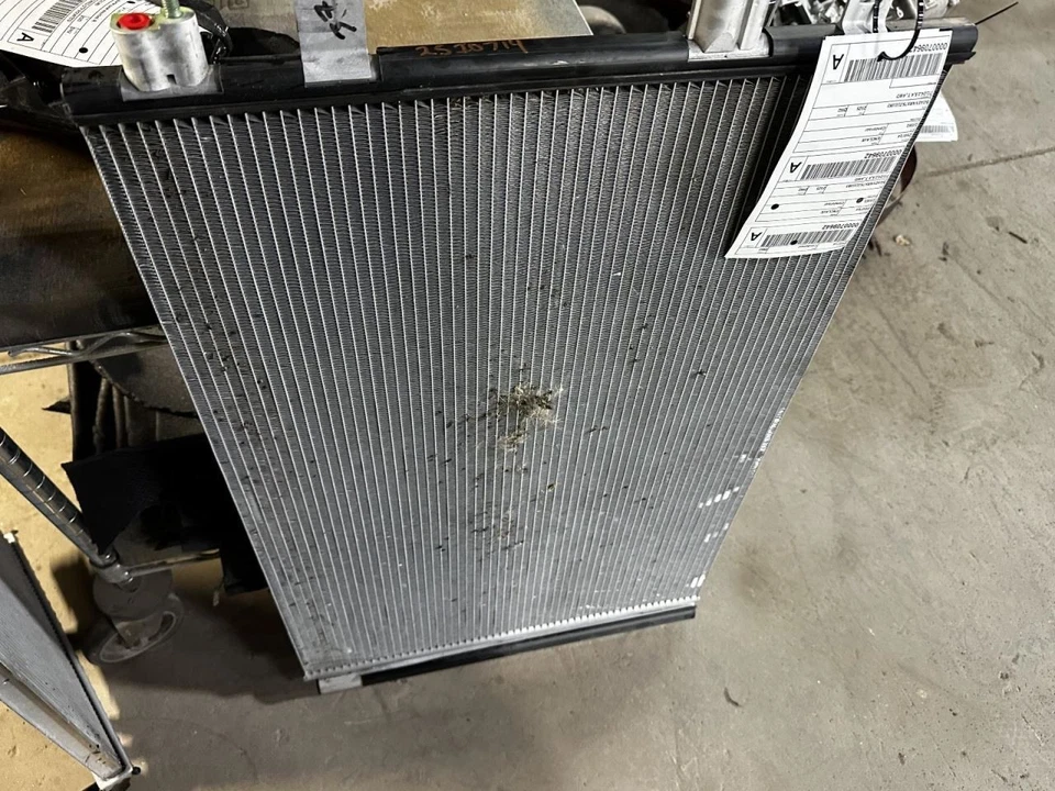 Condensador CA compatível com 24 ACADIA 2057899 - Imagem 1 de 2