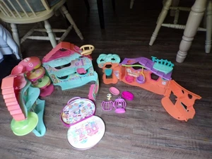 2 Littlest Pet Shop House Biggest Littlest Pet Playset Foldable Hasbro - Picture 1 of 4