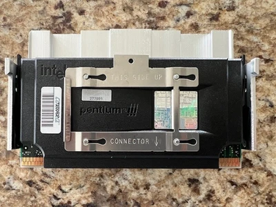 Compaq Intel Pentium III 733MHZ/256/133/1.65V/S1 RANURA 1 PROCESADOR CPU 20062 Foto 1 de 3