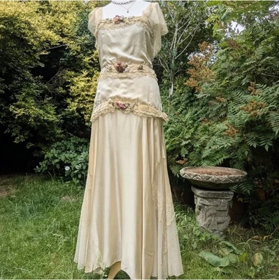 Antique 1920s Cream Silk Satin And Lace Evening Dress With Berry Floral Details - Image 1 of 4