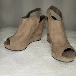 Carlos Santana Wedge Heels Woman's Sz 8.5M Brown Leather Platform Slip-On - Picture 1 of 22