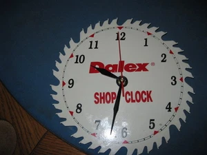 Hoja de sierra publicitaria esmaltada blanca DALEX con reloj nuevo funciona - Imagen 1 de 2