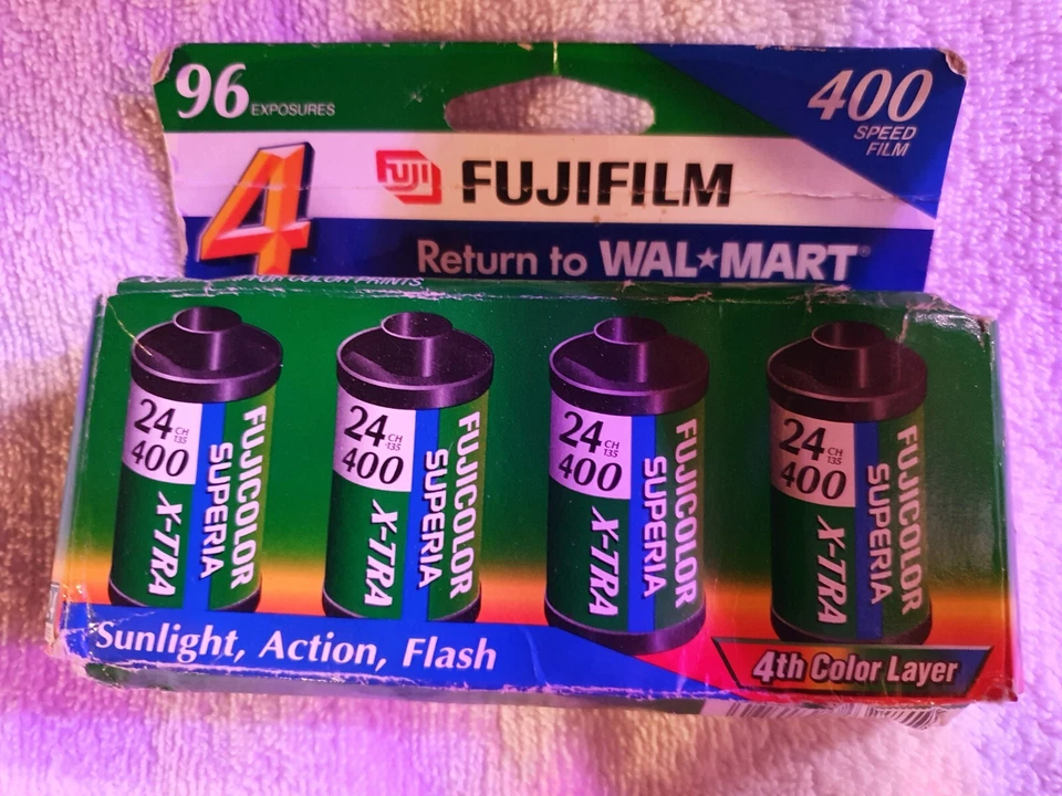 Película Fujifilm X-Tra 400 velocidades 35 mm 4 rollos x 24 exposición  Foto 1 de 2
