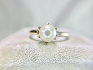 Vintage Retro 14k White Gold Round White Cultured Pearl Classic Solitaire Ring